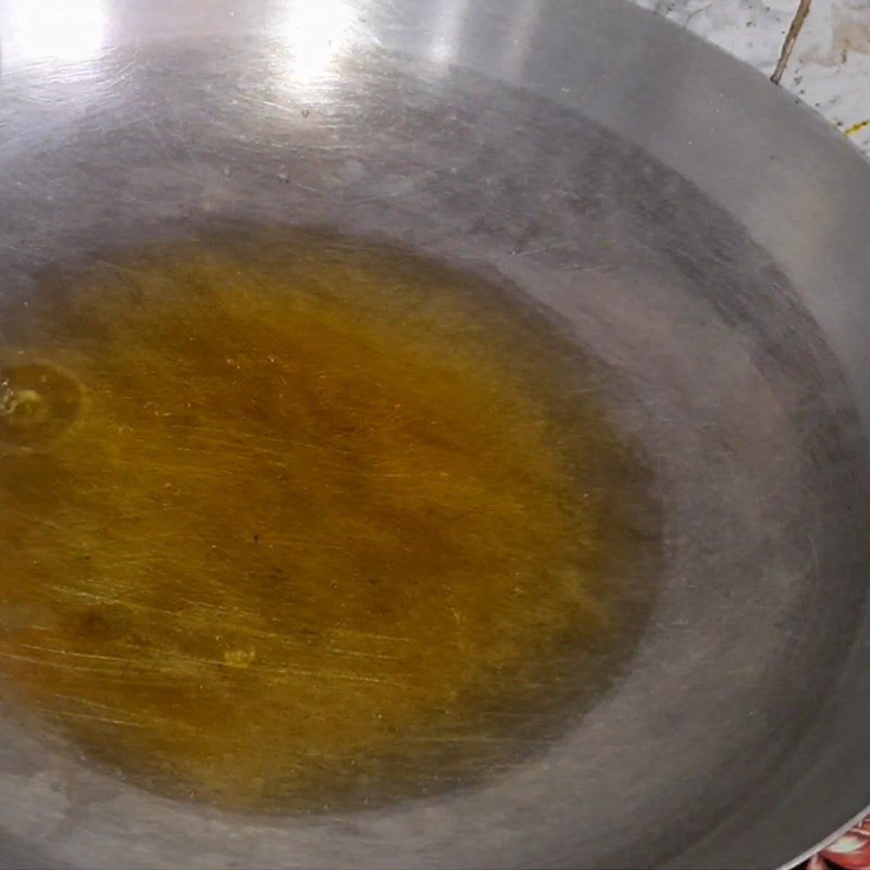 Step 2 Fry the fish Deep-fried tilapia with tamarind sauce