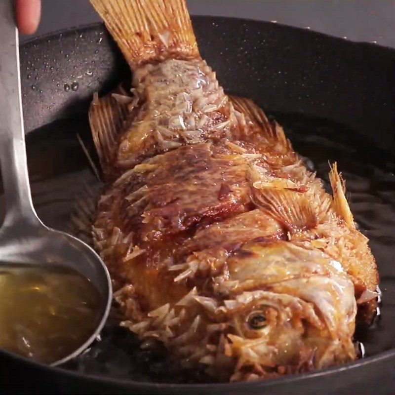 Step 3 Frying fish Fried red tilapia with vegetable sauce