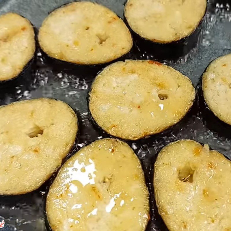 Step 5 Frying vegetarian mackerel