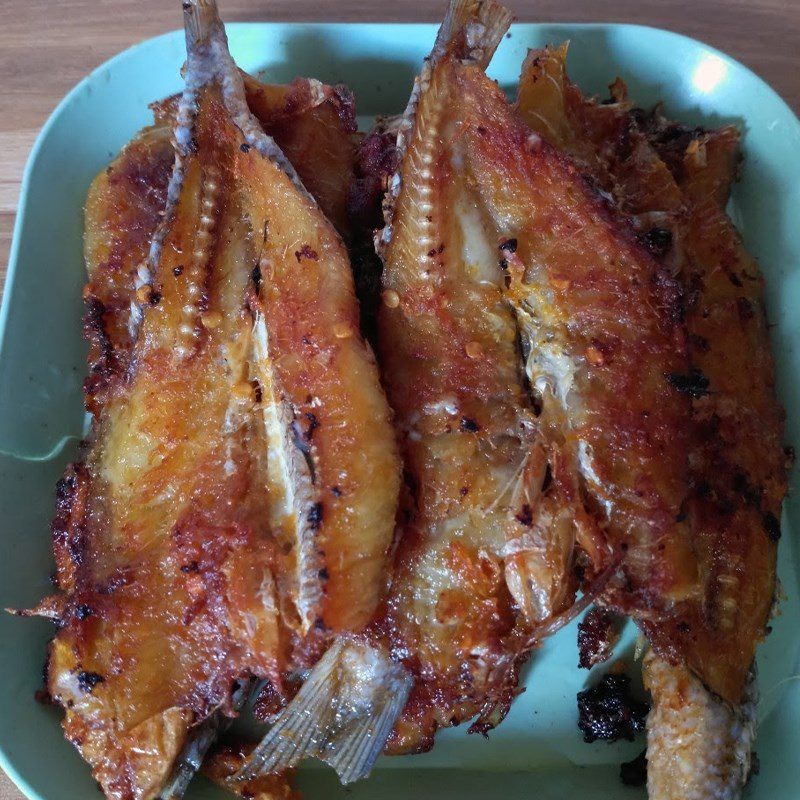 Step 2 Frying fish Grilled mackerel fried with chili salt