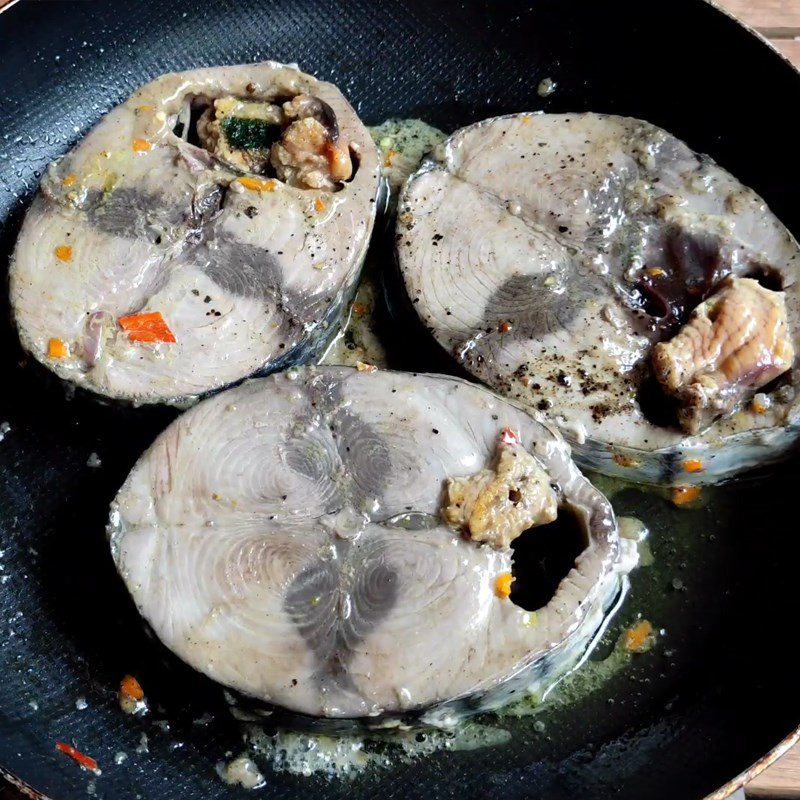 Step 3 Fry the fish Bun ca ngu Quy Nhon