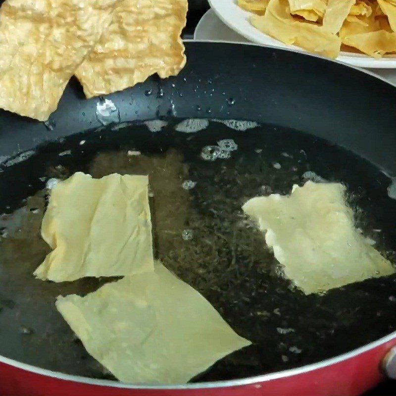 Step 3 Frying Barramundi and Tofu Skin Barramundi Hotpot with Taro