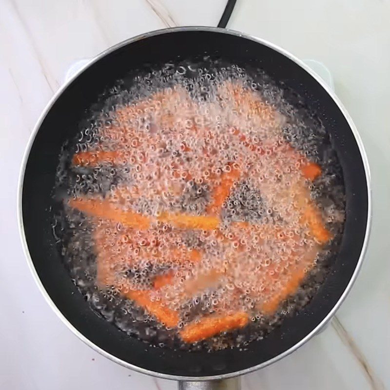 Step 4 Fry the carrot carrot snack