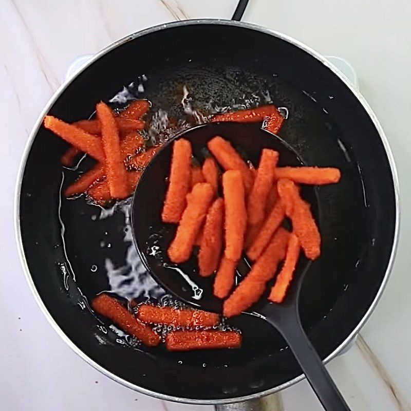 Step 4 Fry the carrot carrot snack