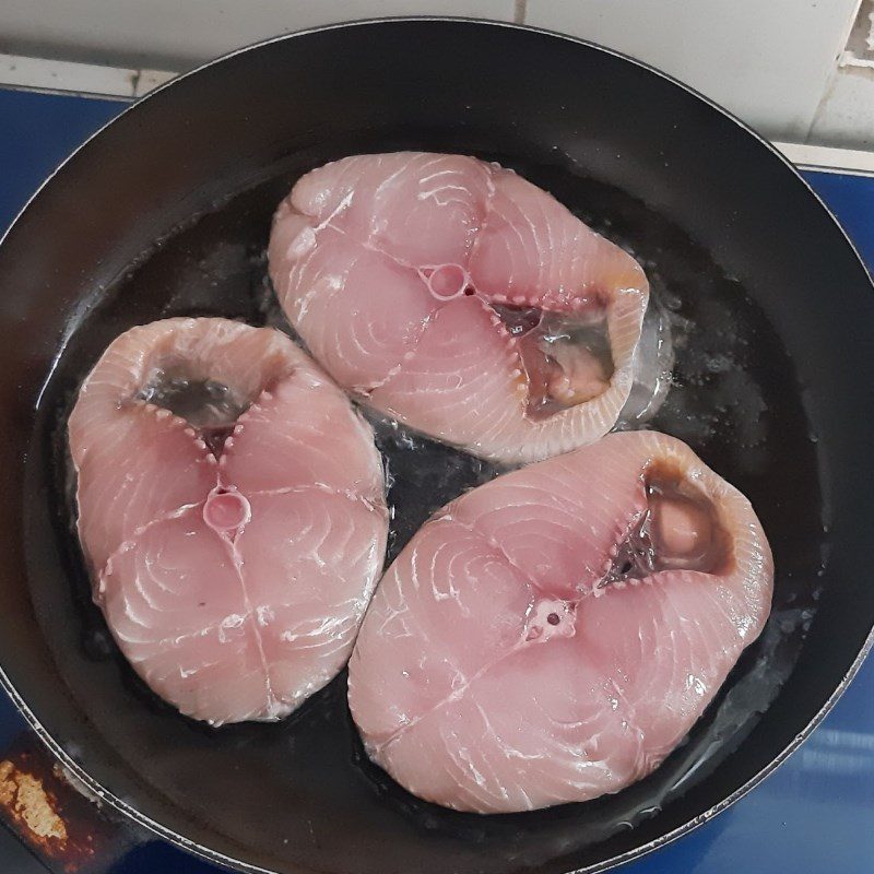 Step 3 Fry mackerel Mackerel fried with fish sauce