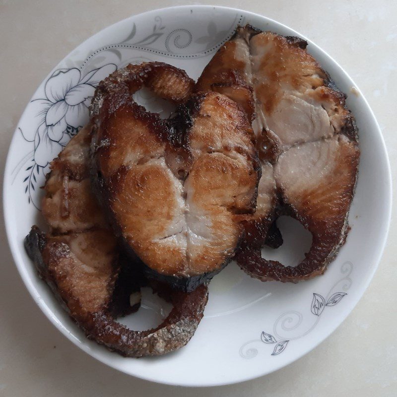 Step 3 Fry mackerel Mackerel fried with fish sauce