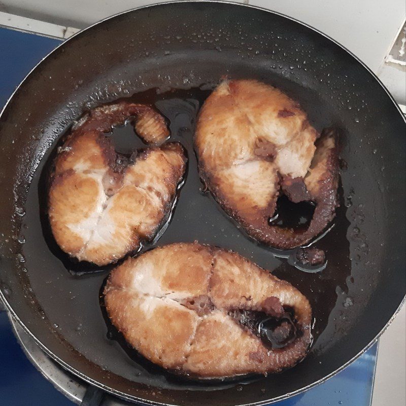 Step 3 Fry mackerel Mackerel fried with fish sauce