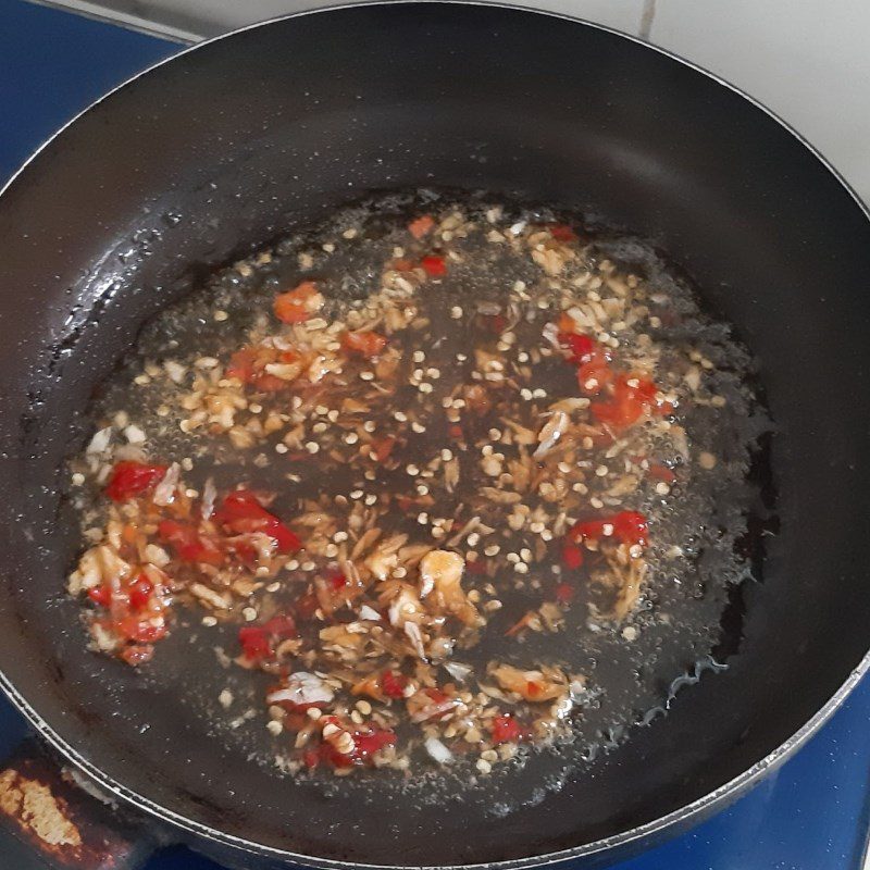 Step 4 Fry mackerel with fish sauce Mackerel fried with fish sauce