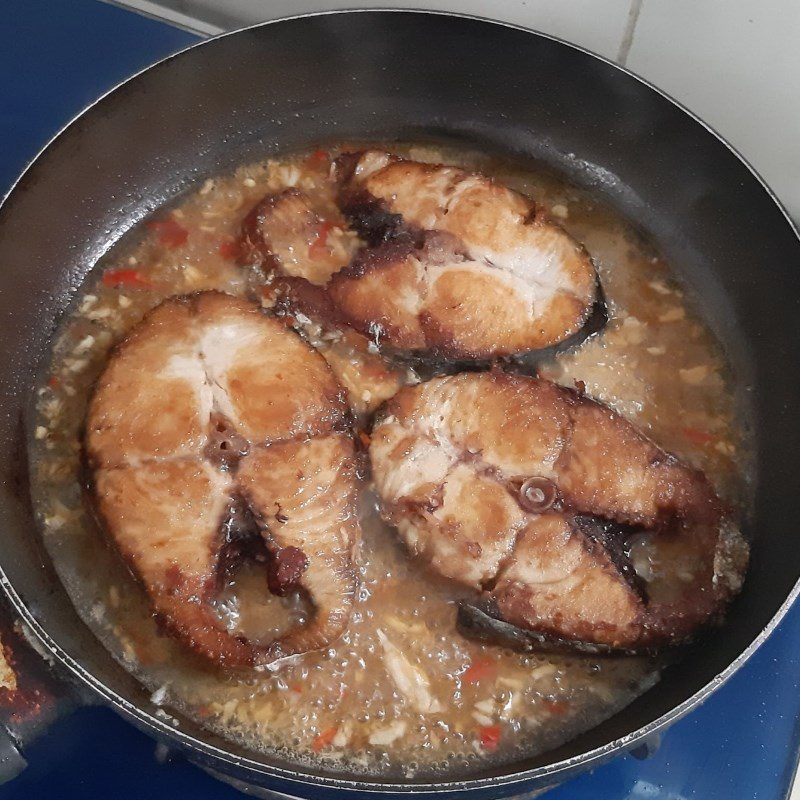 Step 4 Fry mackerel with fish sauce Mackerel fried with fish sauce