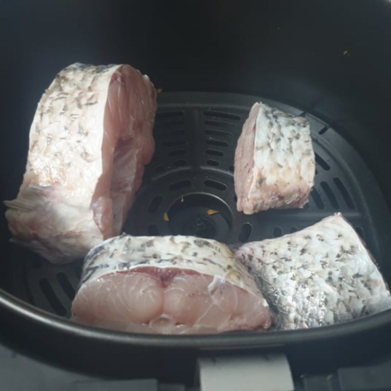 Step 3 Frying Carp Carp Stewed with Sour Pickles