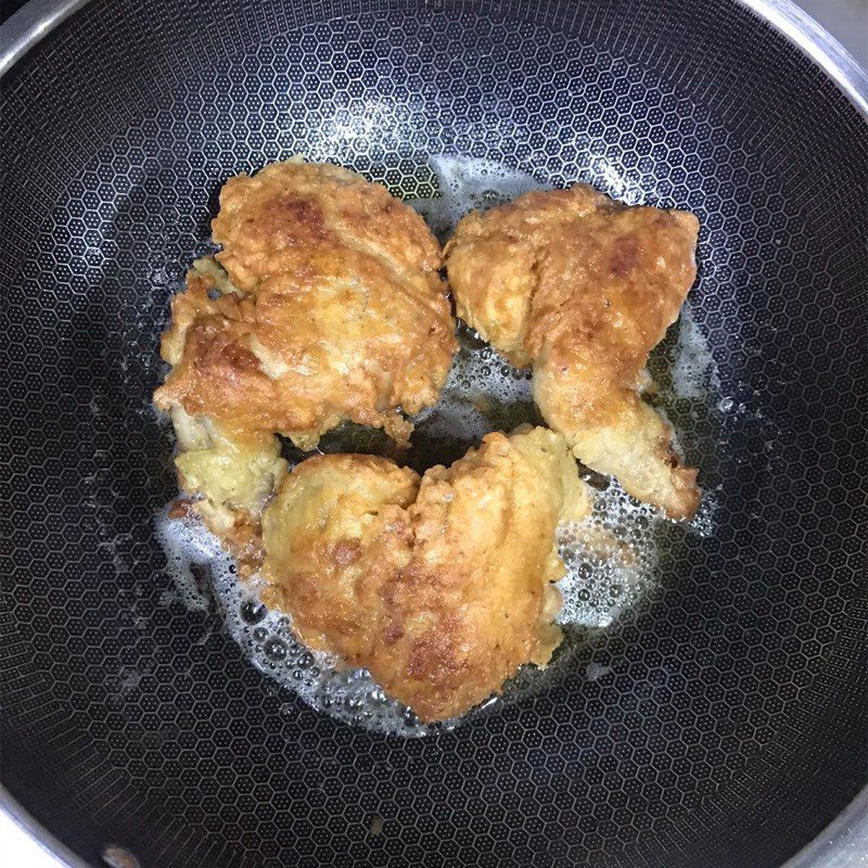 Step 5 Fry the chicken wings Fried crispy chicken wings