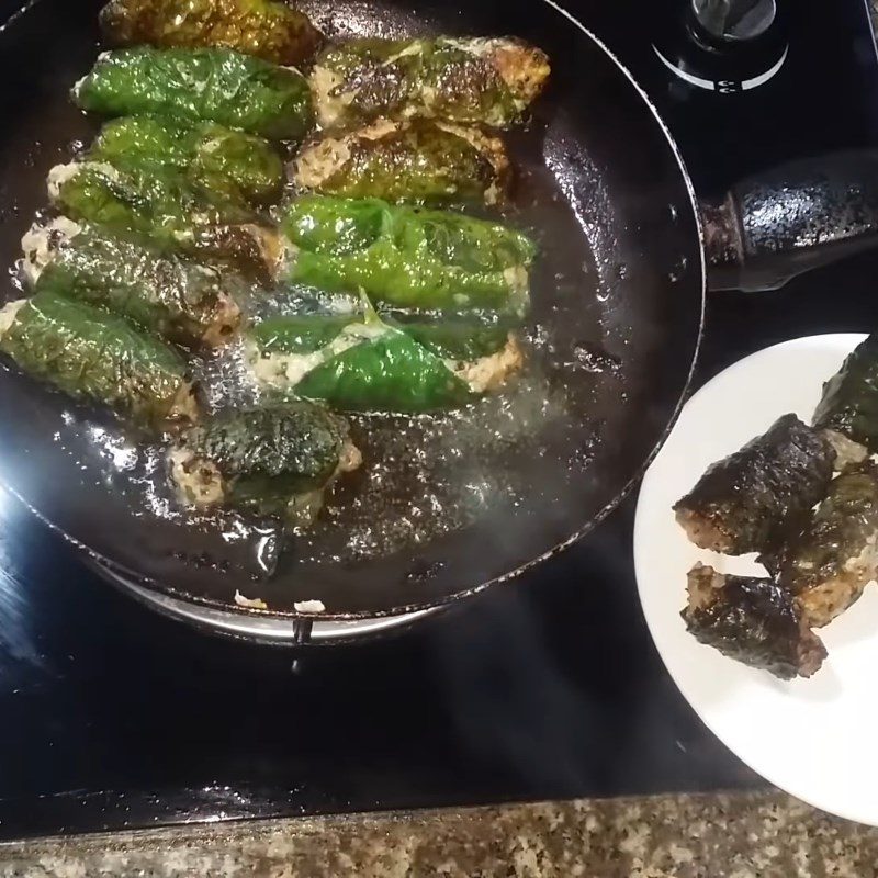 Step 4 Fry the sausage Sausage wrapped in Vietnamese balm leaves