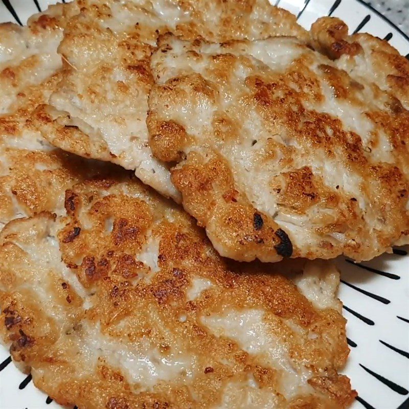 Step 4 Fry the fish cake Fish cake with bamboo shoots