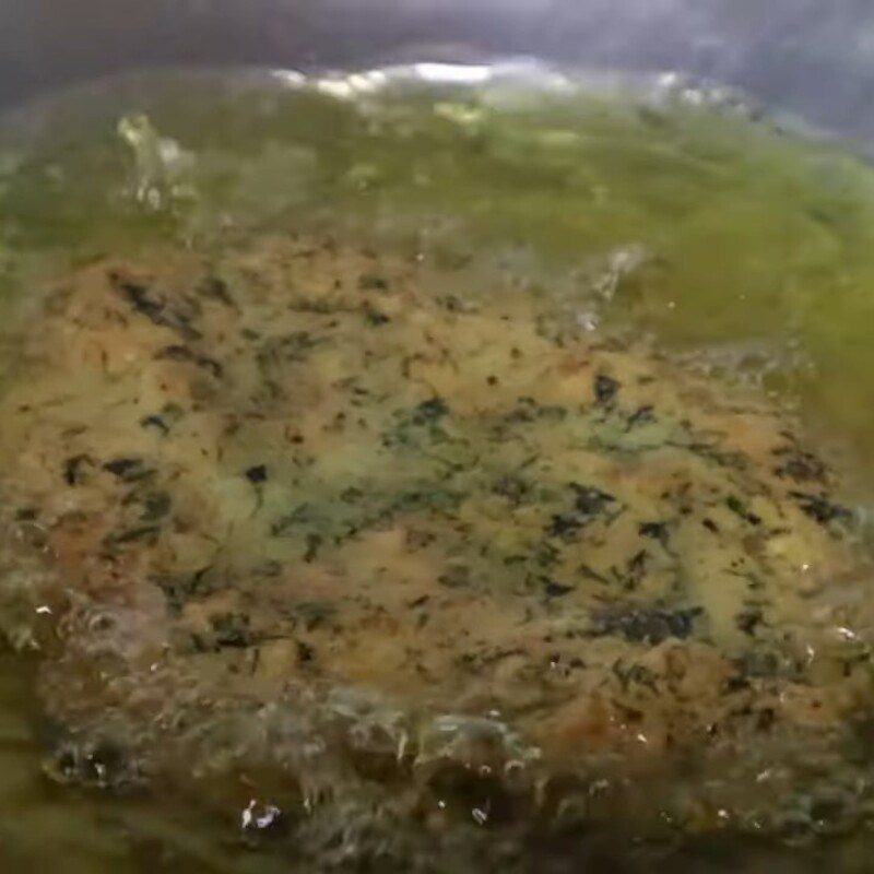 Step 4 Frying fish cake Vegetarian fish cake noodle with seaweed fish cake