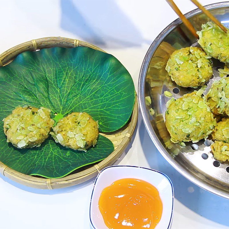 Step 4 Frying the green rice cake Vegetarian green rice cake