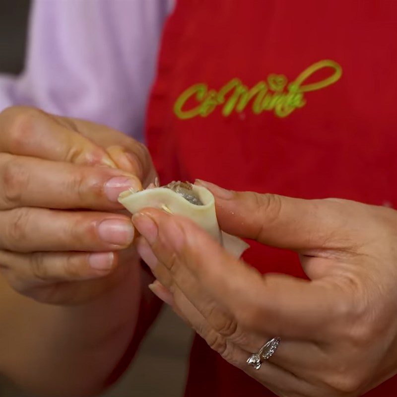 Step 4 Rolling the spring rolls Sake spring rolls