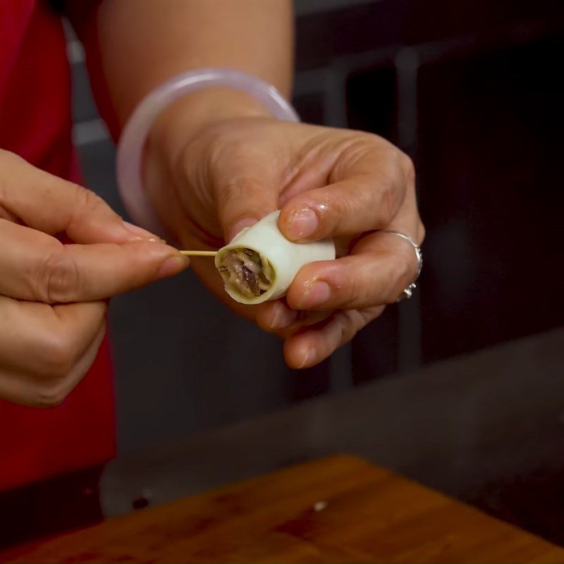 Step 4 Rolling the spring rolls Sake spring rolls