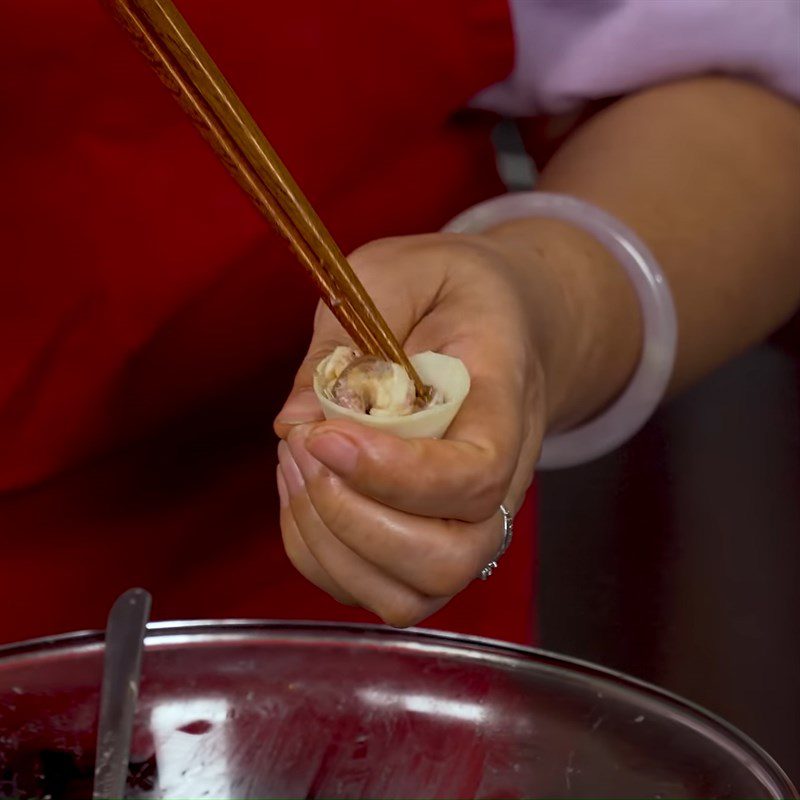 Step 4 Rolling the spring rolls Sake spring rolls