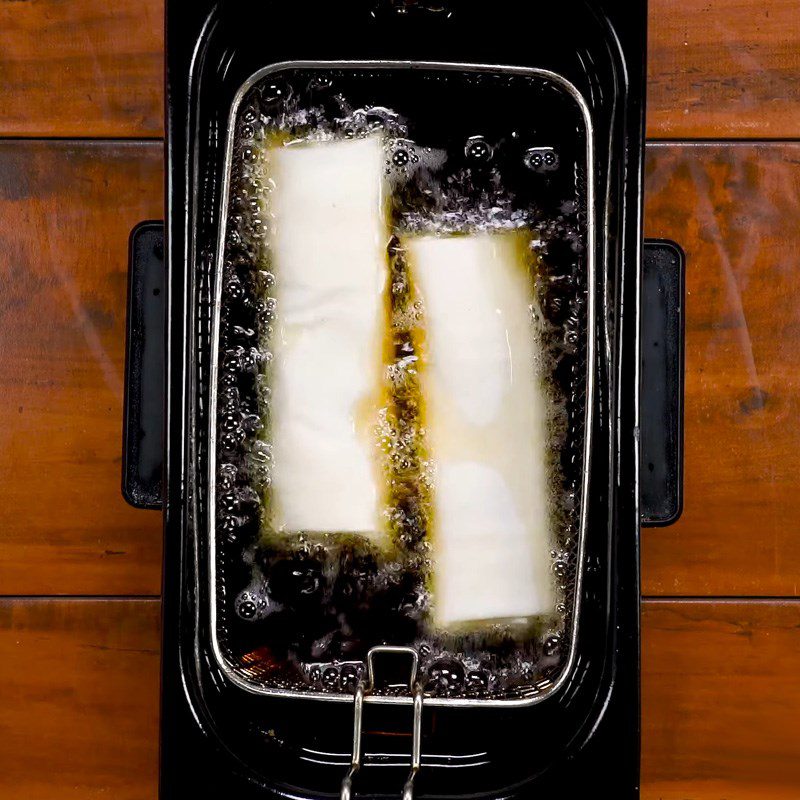 Step 5 Frying spring rolls Cheese and vegetable spring rolls