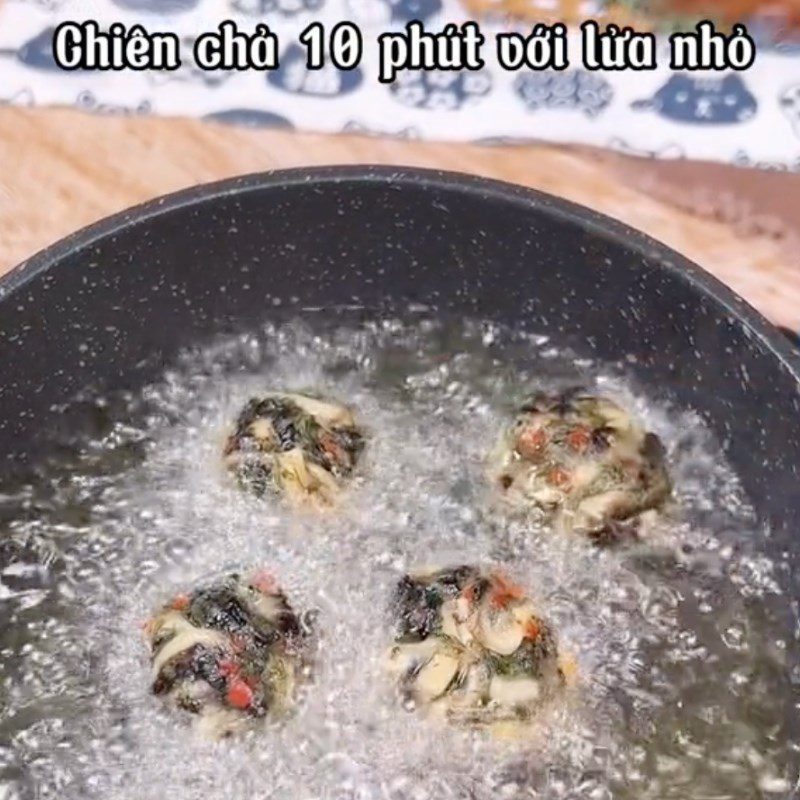 Step 3 Frying mushroom patties Mushroom patties with dill and seaweed