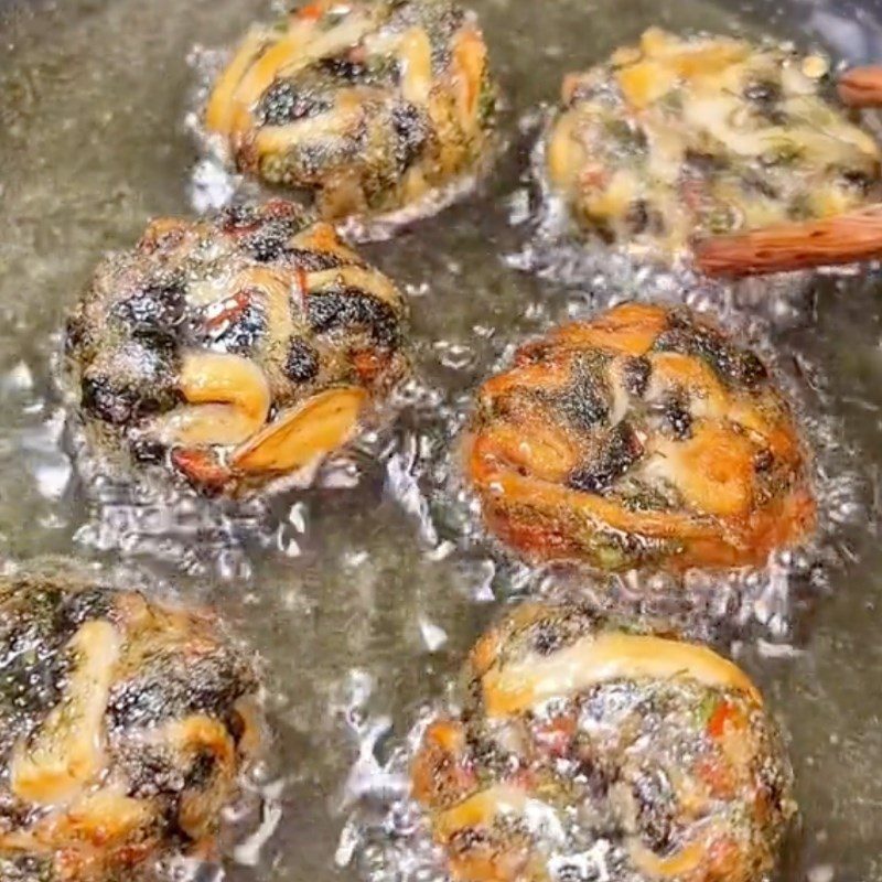 Step 3 Frying mushroom patties Mushroom patties with dill and seaweed