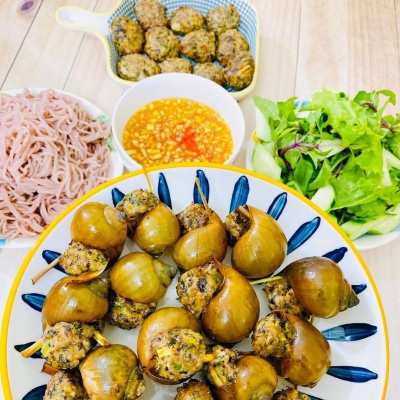 Step 5 Fried snail cake Fried crispy snail cake