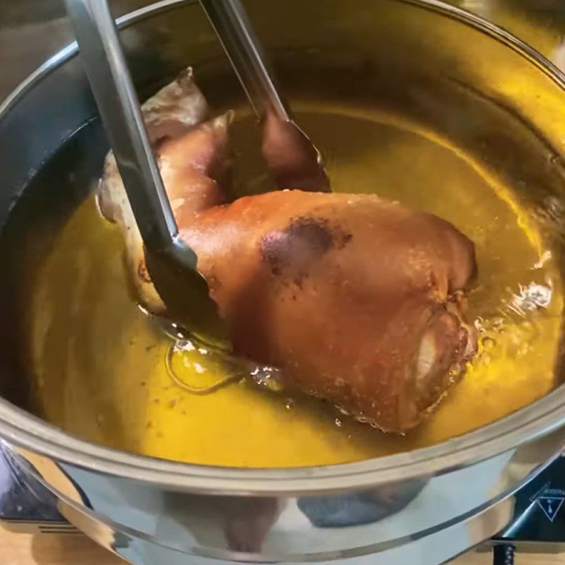 Step 6 Frying the Pork Leg Fried Pork Leg