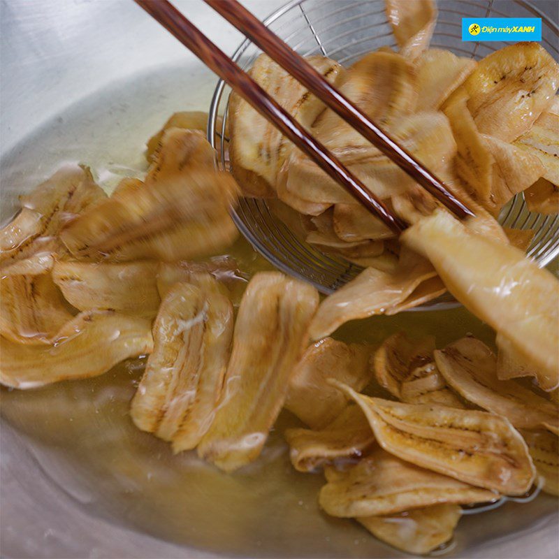 Step 4 Frying bananas Banana cheese shake snack