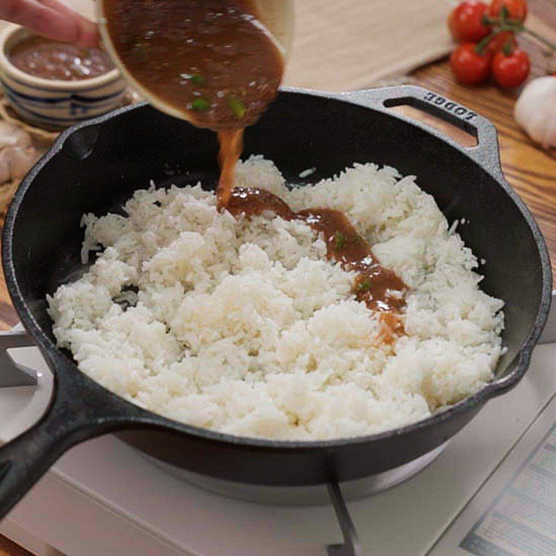 Step 3 Fry the rice Fried rice with shrimp paste