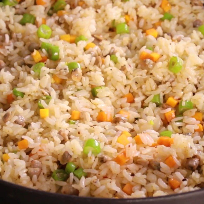 Step 5 Frying rice Fried clam rice