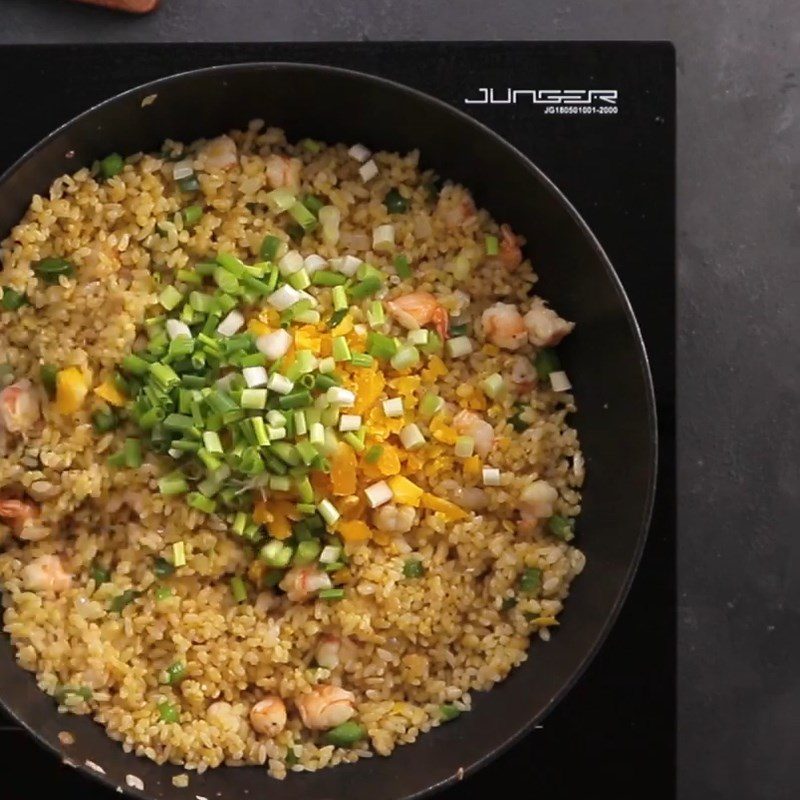 Step 6 Frying rice Salted egg shrimp fried rice