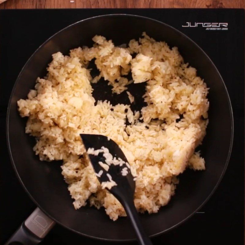 Step 5 Frying rice Fried clam rice