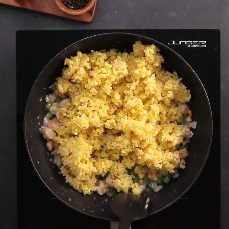 Step 6 Frying Rice Salted Egg Shrimp Fried Rice