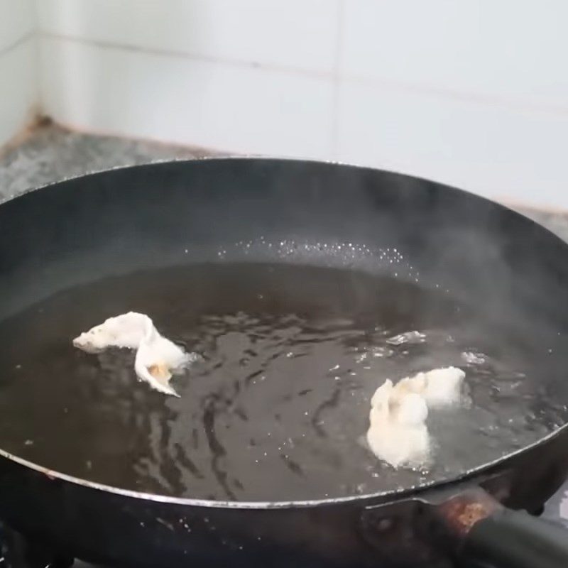 Step 1 Fry the fish skin Fish Skin Salad