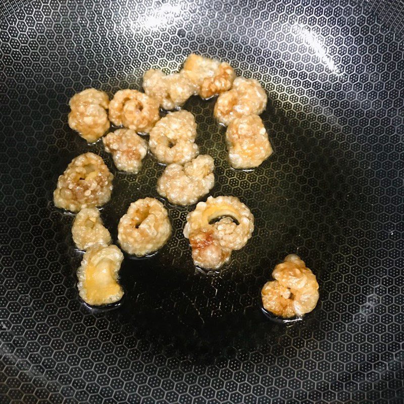 Step 4 Frying pork skin Fried pork skin with fish sauce