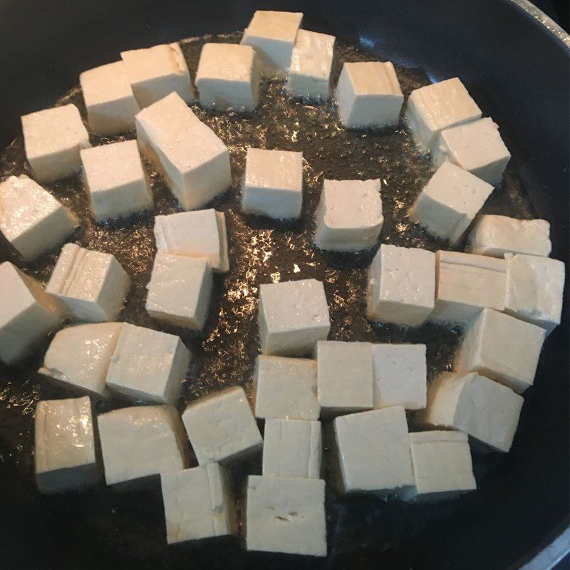 Step 2 Fry the tofu Fried tofu with lemongrass and chili