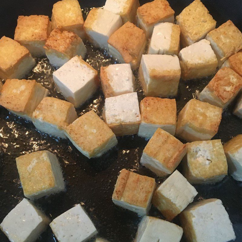 Step 2 Fry the tofu Fried tofu with lemongrass and chili