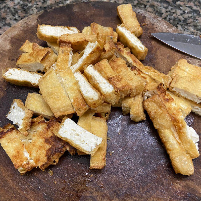 Step 2 Fry the tofu Stir-fried tofu with lemongrass and chili