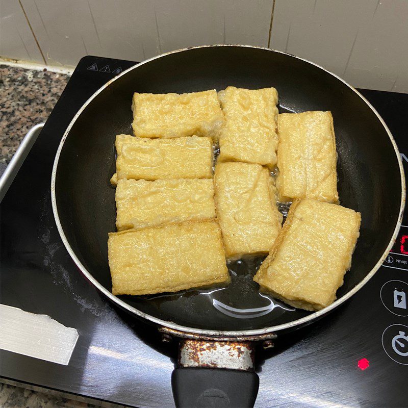 Step 2 Fry the tofu Stir-fried tofu with lemongrass and chili