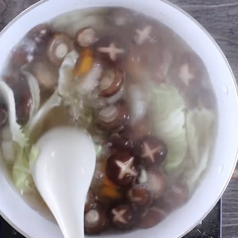 Step 4 Cooking the broth for vegetarian wonton noodle soup