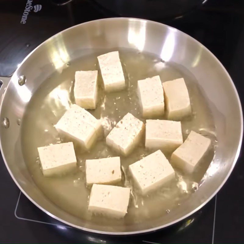 Step 4 Frying tofu and stir-frying tomatoes for Shrimp Paste Noodle Soup