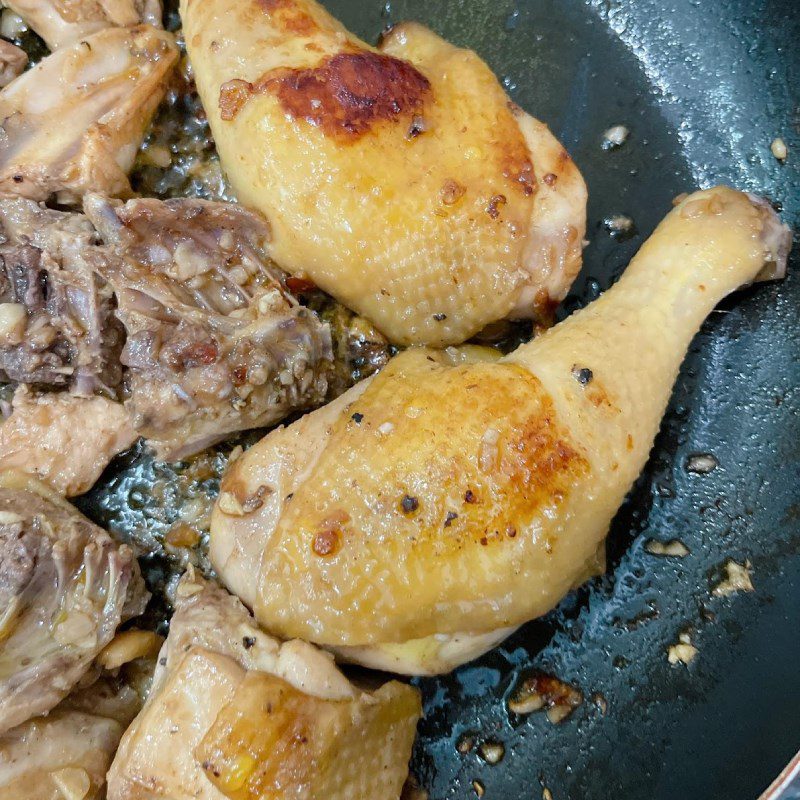 Step 3 Fry the chicken thighs Roasted chicken thighs