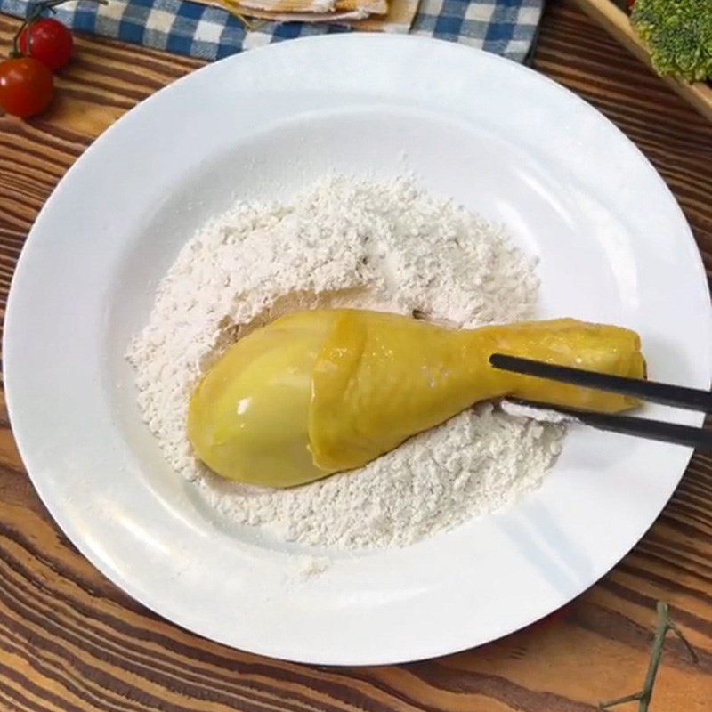 Step 2 Fry the chicken thighs Garlic Sauce Chicken (Recipe shared from TikTok Cooking with TasteVN)