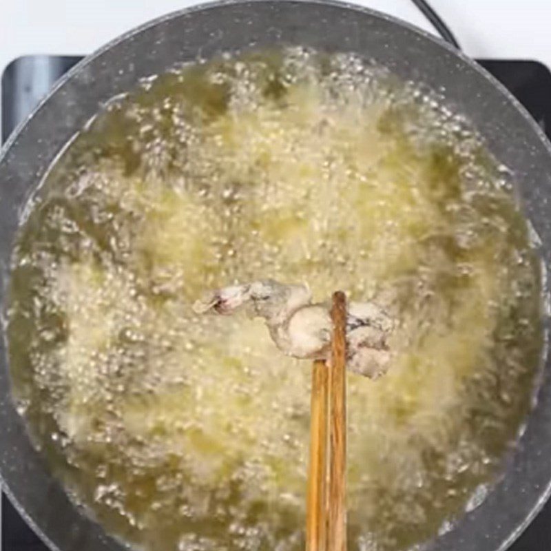 Step 3 Fry the frogs salted fried frogs