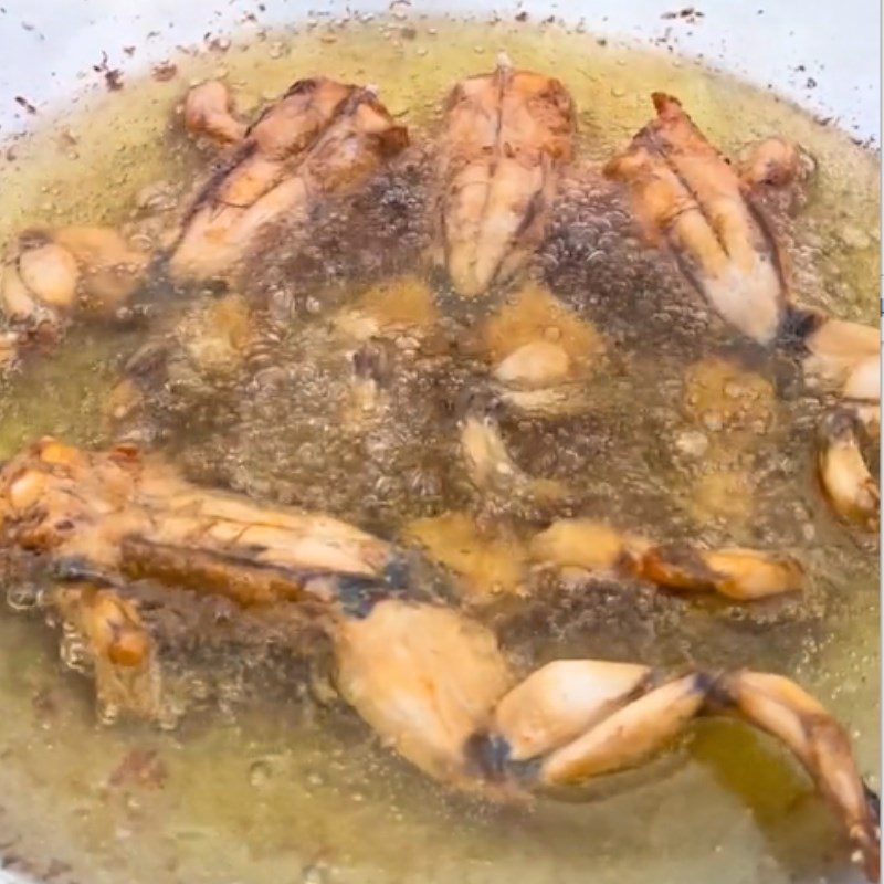 Step 3 Frying Frog Fried Frog with Fish Sauce (Recipe shared from Tiktok Cooking with TasteVN)