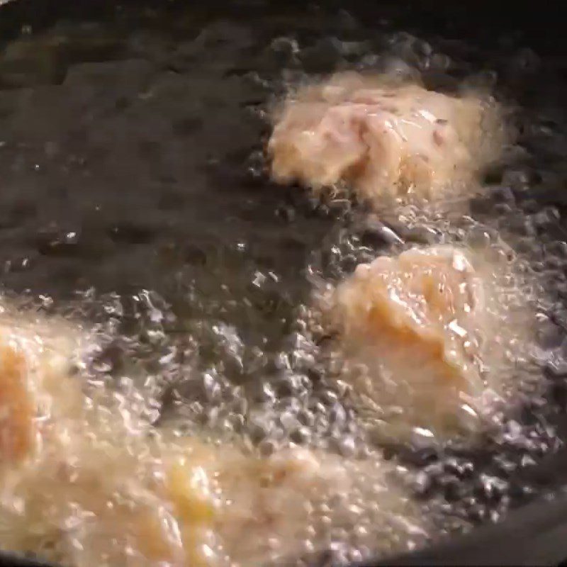 Step 3 Fry the chicken Crispy fried chicken with five-spice powder