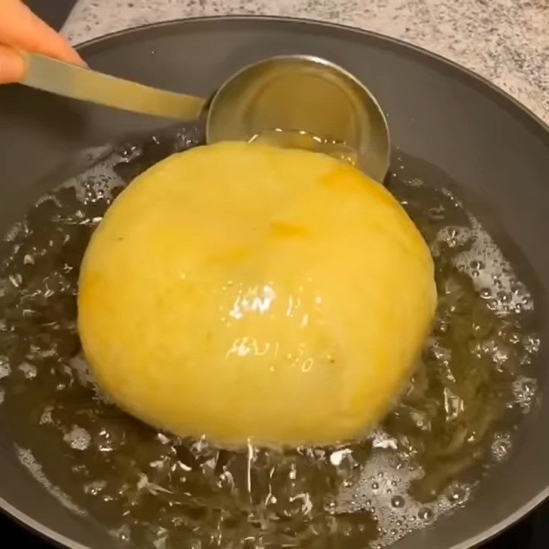 Step 6 Frying the sticky rice chicken and finishing Whole sticky rice chicken