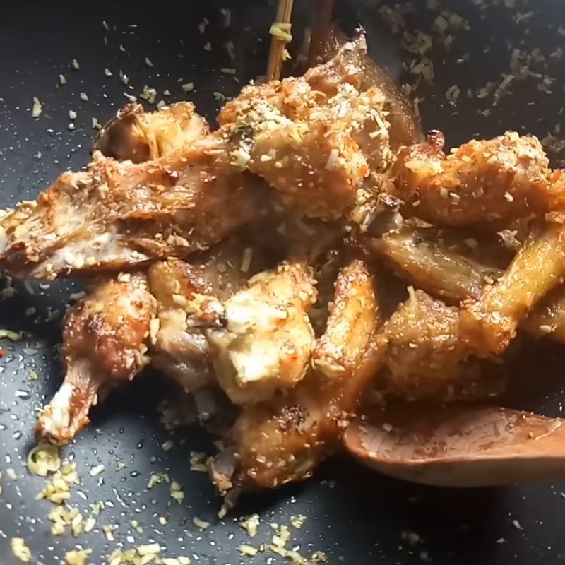 Step 4 Frying chicken with lemongrass and chili Fried chicken with lemongrass and chili