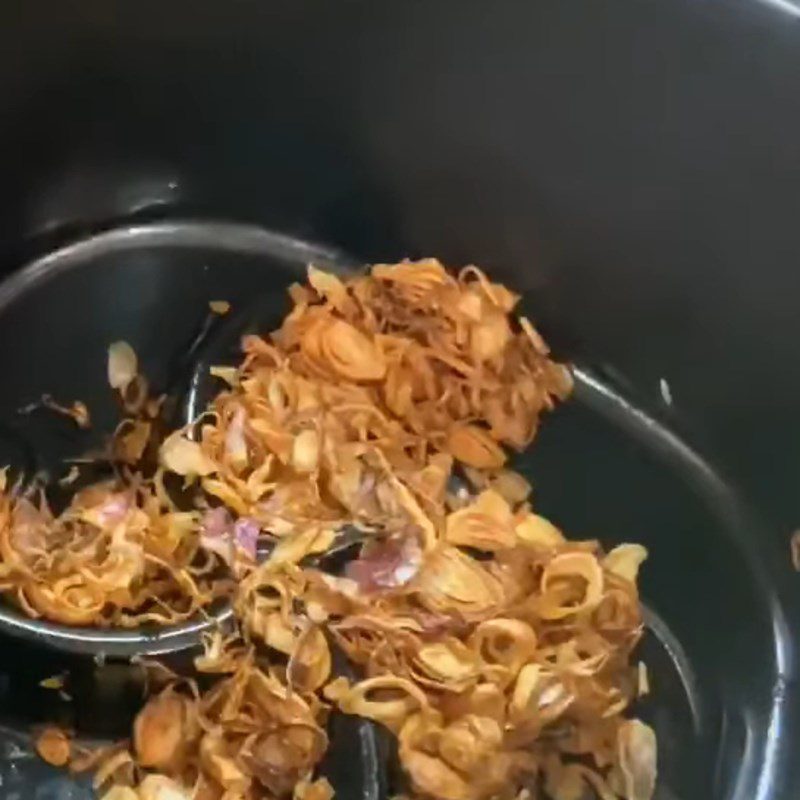 Step 2 Fry shallots Frying shallots with an air fryer