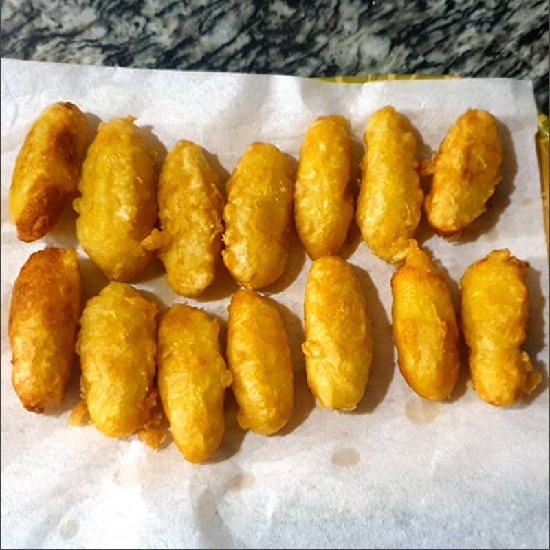 Step 4 Frying the sweet potato dumplings Sweet potato dumplings with coconut milk (Recipe shared by a user)